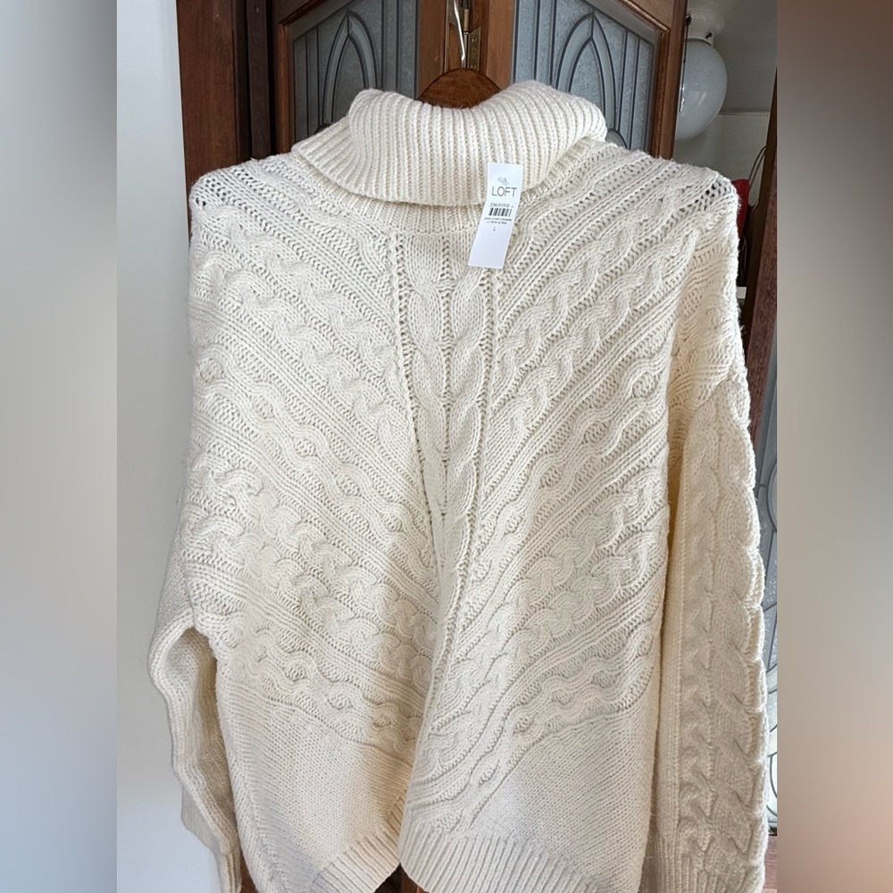 LOFT Woman’s Cable Cowl Neck Tunic Sweater
Size L